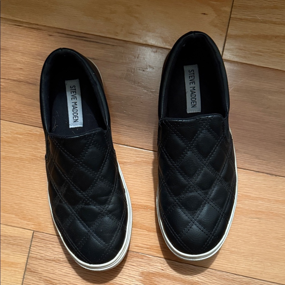 Steve Madden Quilted womens  7.5 ECENTRCQ BLACK Slip-On Shoes